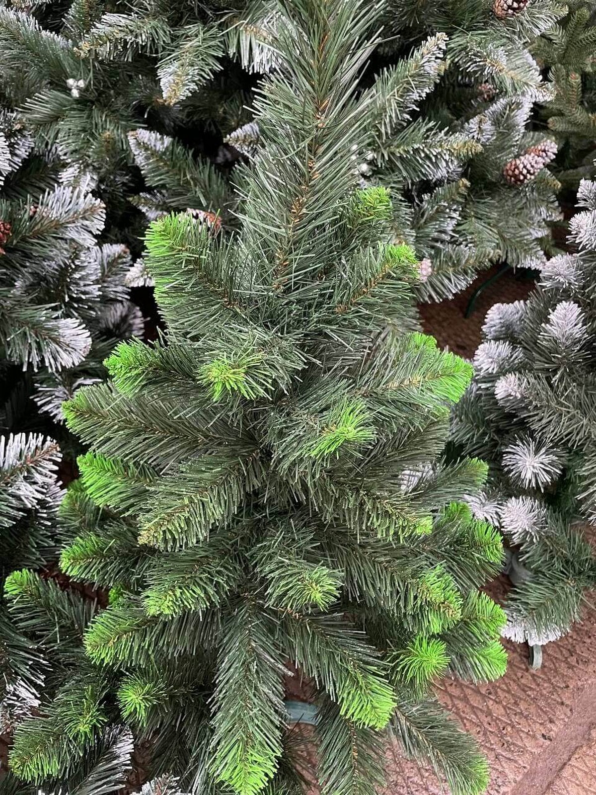 Искусственная Ель Королева с салатовыми кончиками 2 м Искусственная Ель Королева с салатовыми кончиками 2 м